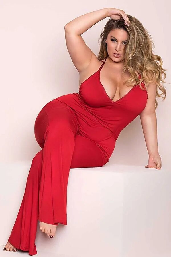 Женщина с 6 размером. Модель anastasiya berthier. Женщина с 6 размером. Купальники с юбочкой для полных. Пышные женщины.