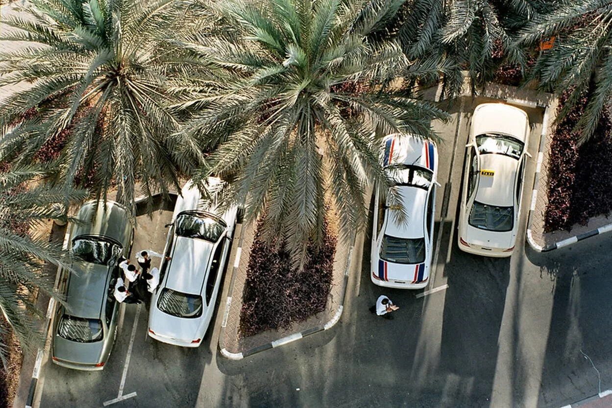 Завод роллс ройс в великобритании. Такси тесла в дубае. Мошинбозори дубай. Порше халифа дубай. Трансфер в оаэ.