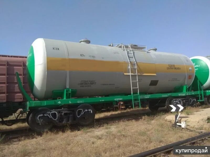 Цистерна для азотной кислоты и других химических грузов модель 15-6901. Цистерна для соляной кислоты модель 15-1020. Жд цистерна серная кислота. Вагон-цистерна уралхим. Едкий натр цистерна.