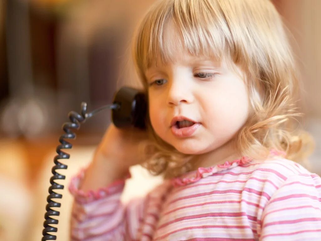 Телефонный этикет для дошкольников. Правила разговора по телефону для детей. Ребенок разговаривает по телефону безопасность. Телефонный разговор для детей. Общение рисунок.