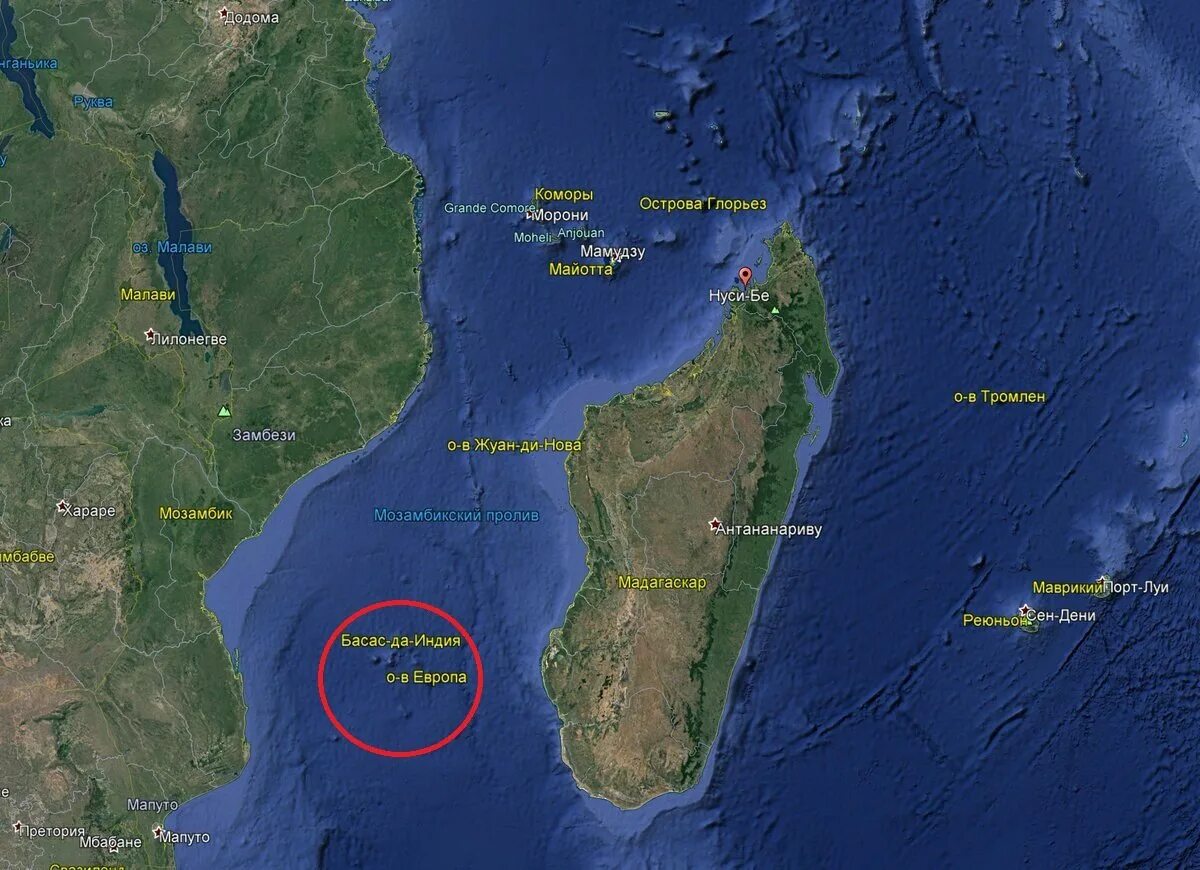 Длинный пролив на земле. Остров Европа Мозамбикский пролив. Острова в Мозамбикском проливе. Мозамбикский пролив. Пролив между островом Мадагаскар и Африкой.
