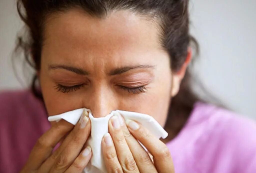 Заложенность носа слезотечение. Насморк. Аллергия чихание и насморк. Сопливость. Слезотечение чихание кашель.