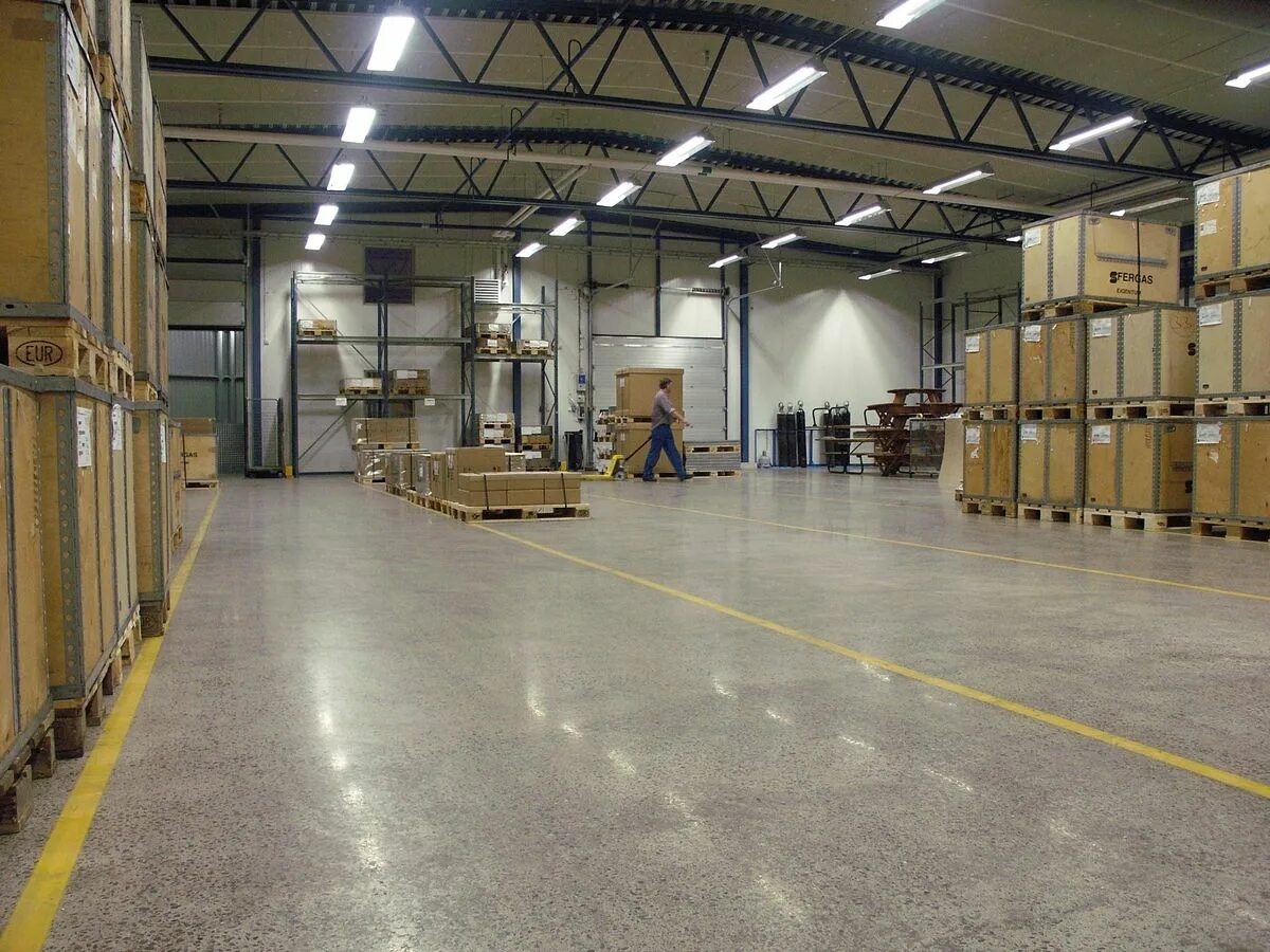 Пол на складе. Полы в производственных помещениях. Полы в складских помещениях. Склад антипылевое покрытие. Промышленные полы bacfor.