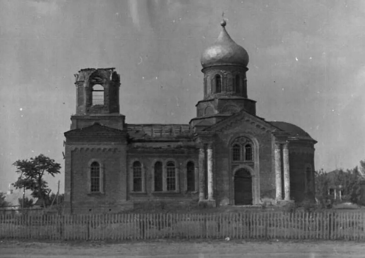 Храм в селе Шараповка Белгородская. Село Шараповка Новооскольского района Белгородской области. Большая Ольшанка Саратовская область Калининский район. Село большая Ольшанка Калининского района Саратовской области.