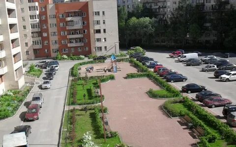 Территория многоэтажного дома
