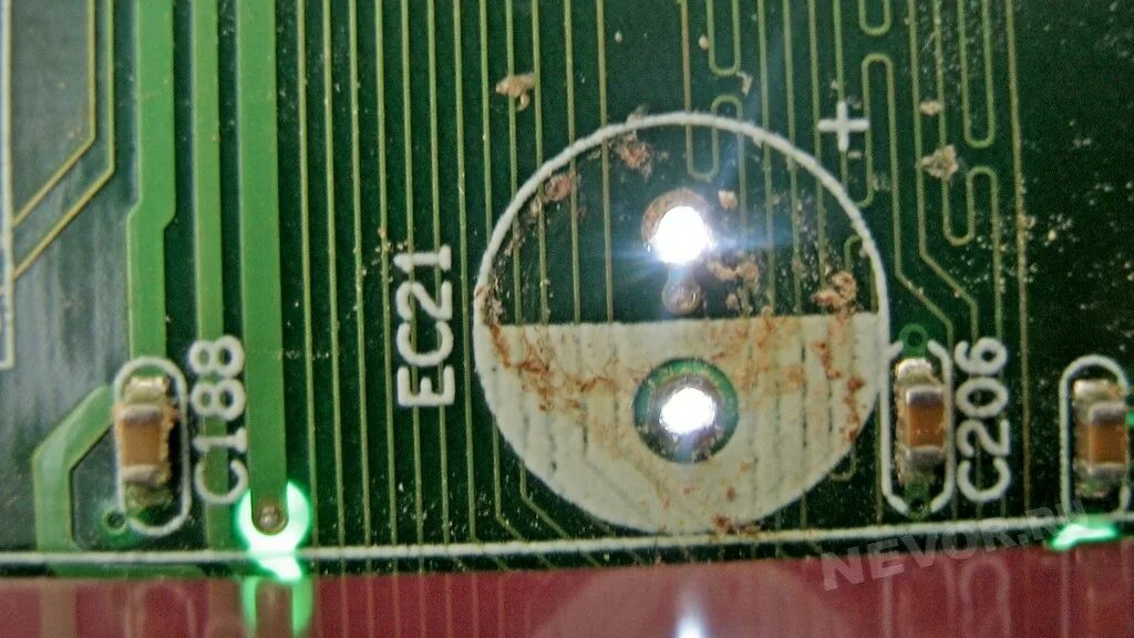 Маркировка полярности конденсаторов на плате. Полярность электролитных конденсаторов. Как определить минус на плате. Обозначение плюса на плате. Как определить минус на плате.