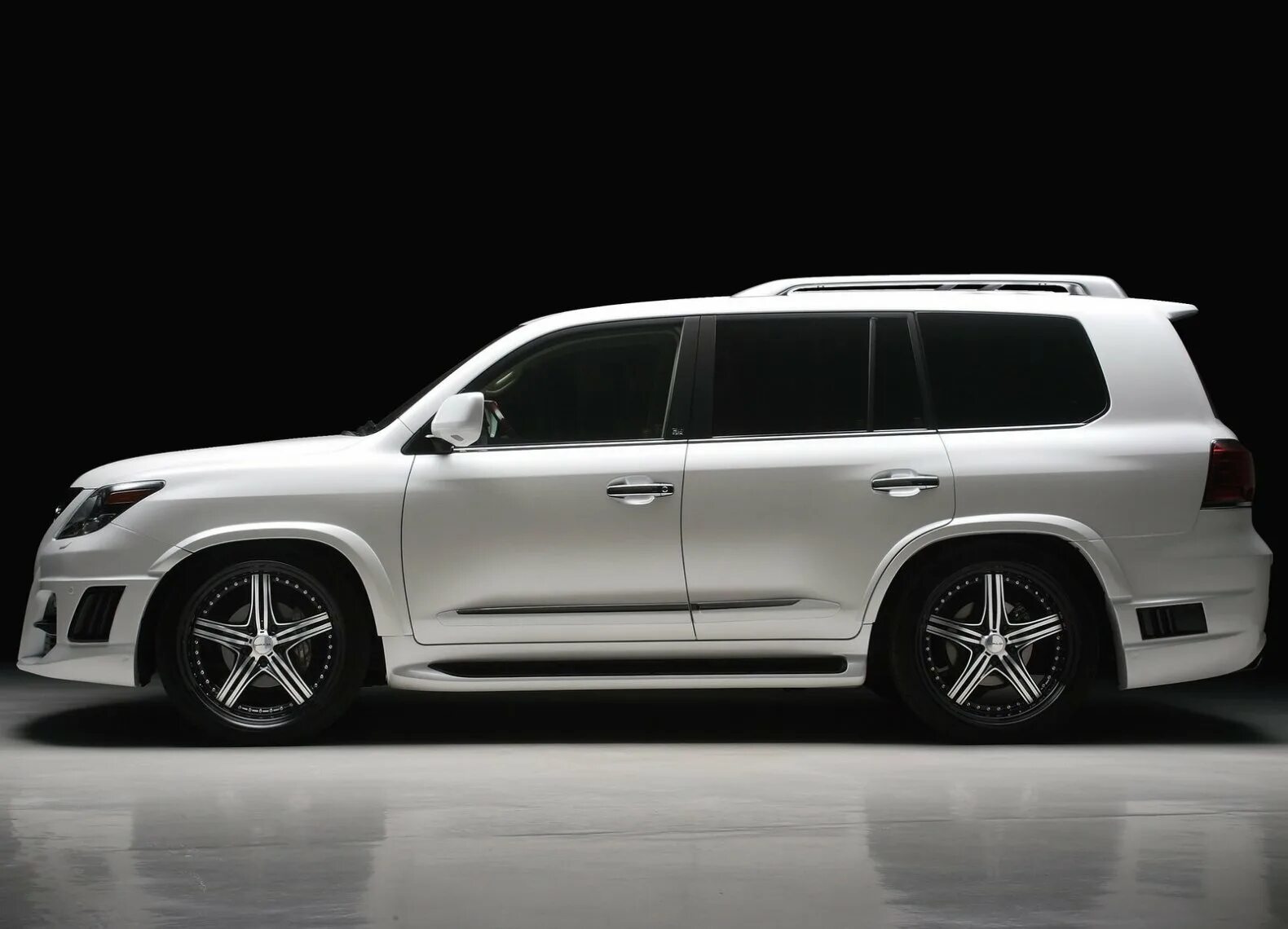 Mercedes benz e class w212. Toyota land cruiser 200 обвес wald. Lexus lx 570 wald black bison. Lexus lx 570 black bison. Лексус lx 570 wald.
