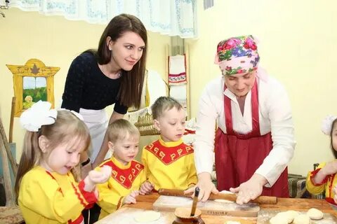 4 воспитателей