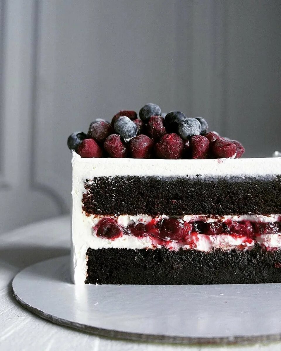 Торт "чёрный лес" (Black Forest Cake). Муссовый торт с вишней. Торт чёрный лес с конфи. Торт чёрный лес с кремом чиз. Крем чиз с вишней рецепт