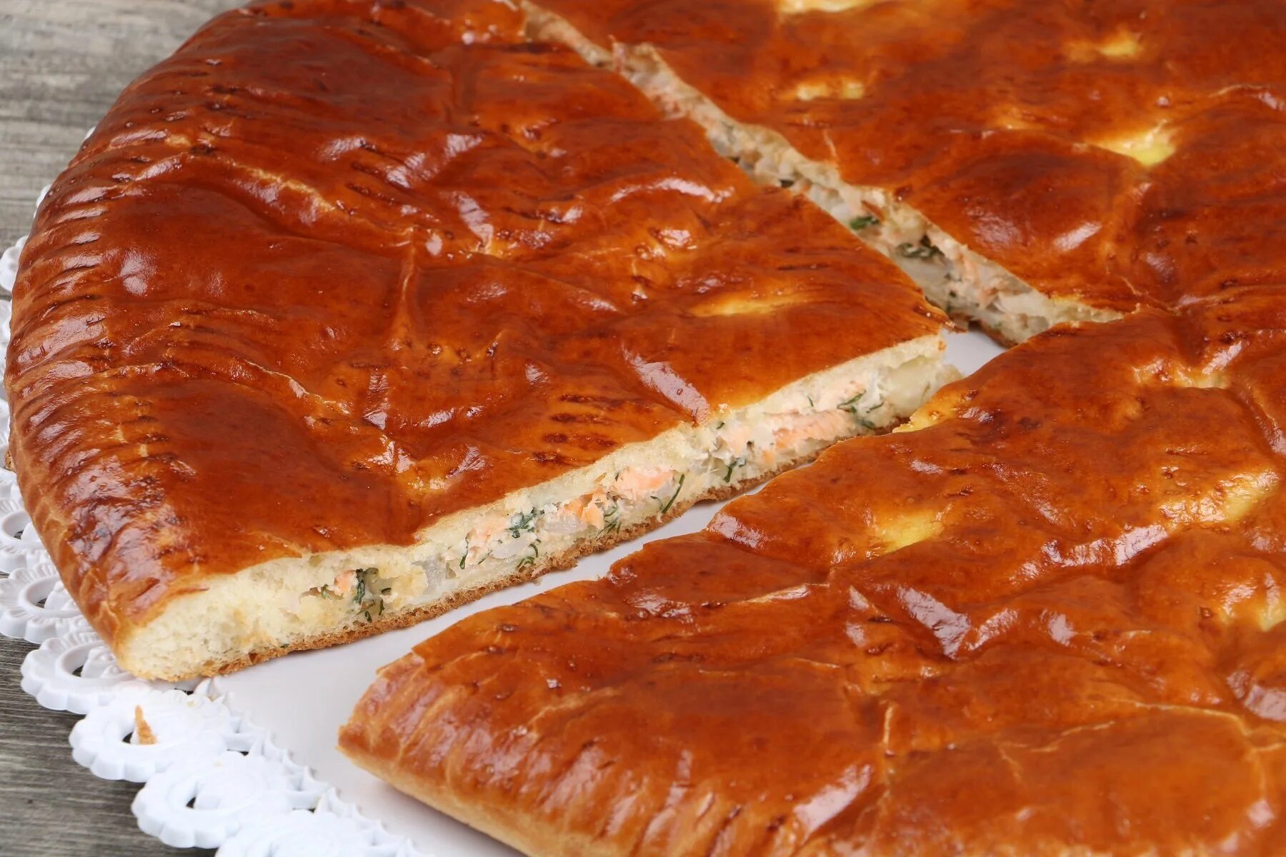 Рыбный пирог на дрожжевом тесте. Рыбный пирог на дрожжевом тесте. Рыбный пирог на дрожжевом тесте. Рыбник пирог. Дрожжевой пирог с рыбой.