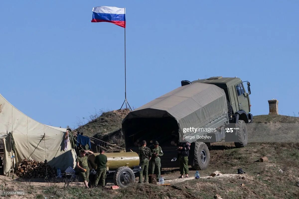 Армения войска к границе. Российские миротворцы в Нагорном Карабахе 2020. Азербайджанские военные в Карабахе 2020. Миротворцы РФ В Армении.