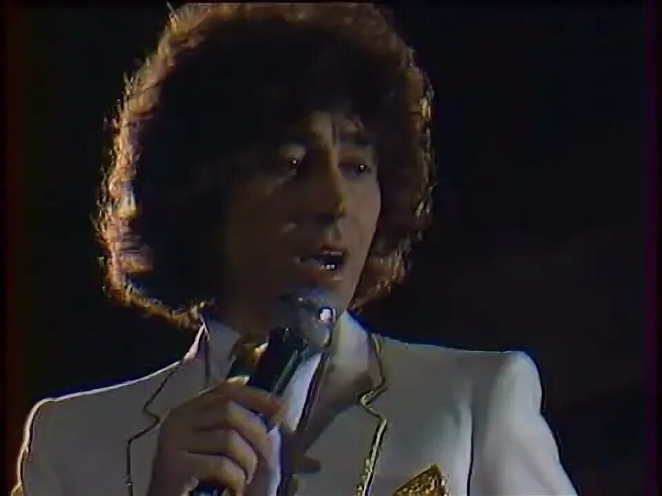 Валерий леонтьев полет на дельтаплане 1983. Пугачева 85 год. Слушать песню года 1983. Известное вокальное трио меридиан. Валерий леонтьев дельтоплан.