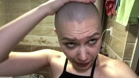 Сон подстригся налысо