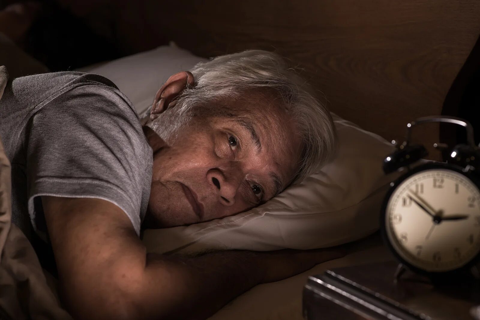 Сон пожилых людей. Нарушение сна. Бессонница у пожилых людей. Нарушение сна в пожилом возрасте.