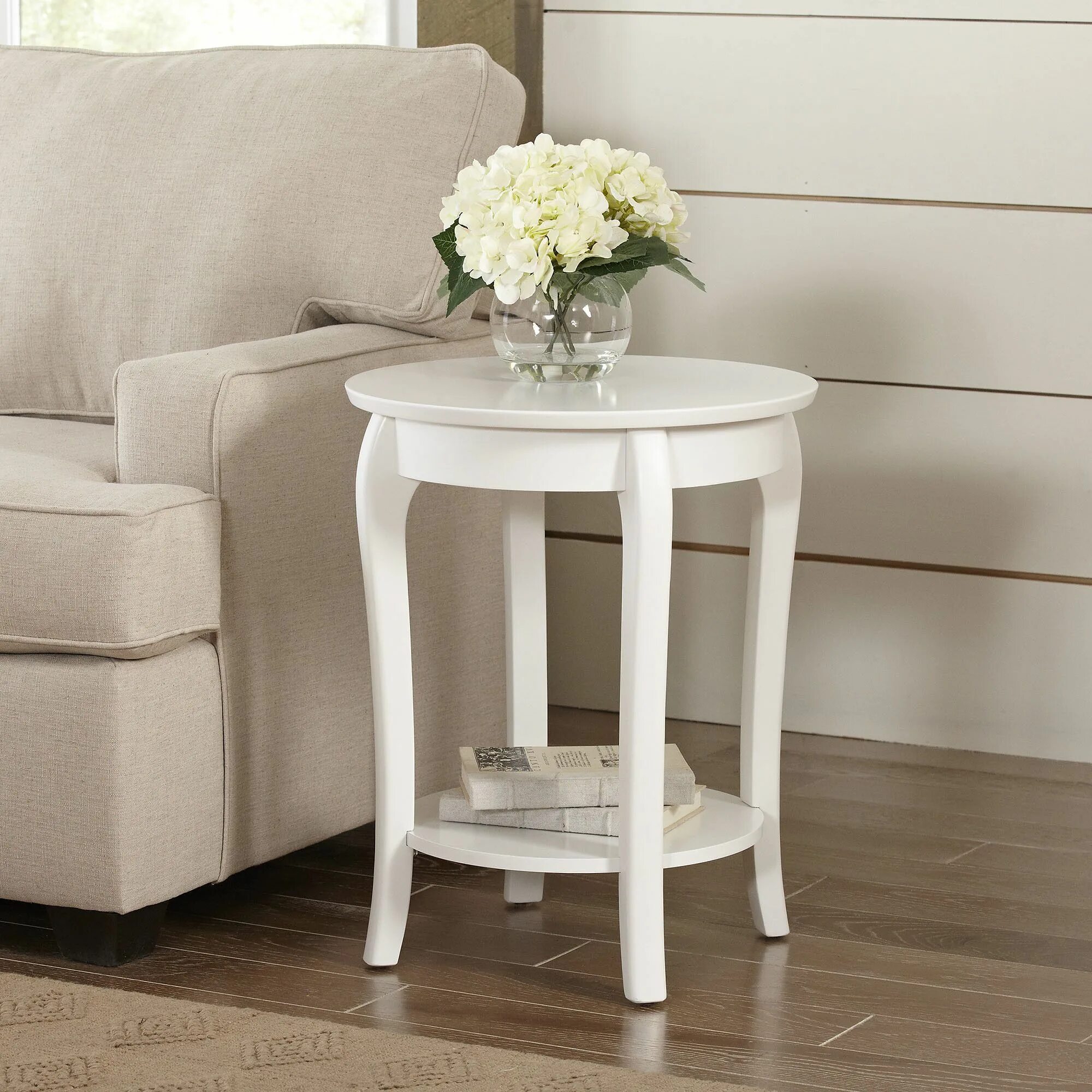 Прикроватный столик икеа белый. Тумба прикроватная gamma furniture nightstand круглая. Придиванные столики в интерьере. Прикроватный столик selisa. Икеа столик прикроватный круглый.