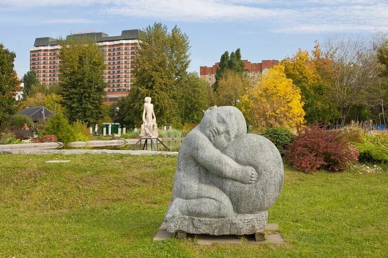 Скульптурный парк легенда пенза. Скульптуры саранска. Чистые пруды пенза скульптурный парк. Пушкинский парк саранск памятники. Парк скульптур саранск.