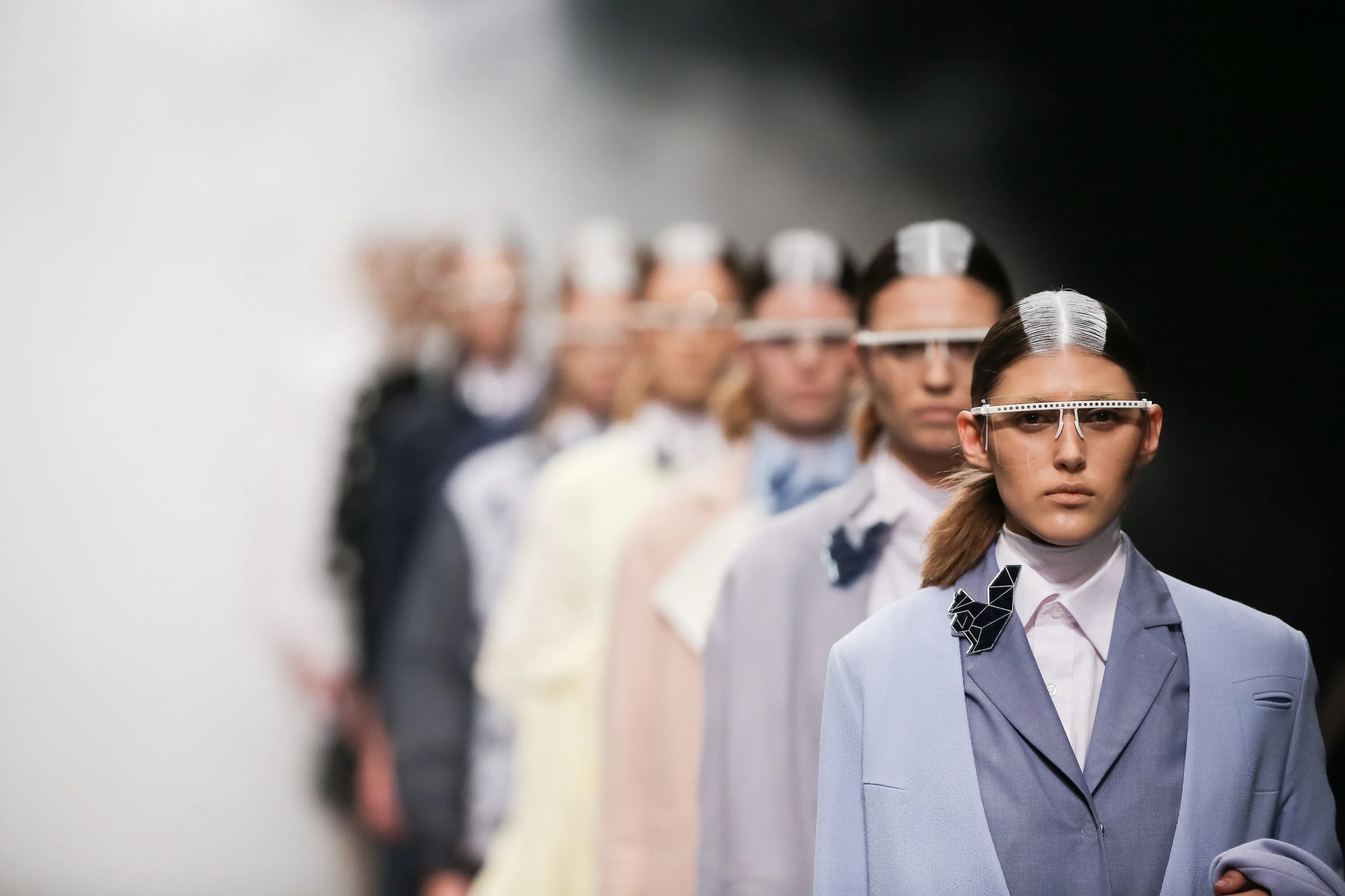 мода в россии. дом мод открытие. 15 домов моды. дизайнер одежды. дом моды славы зайцева официальный сайт.