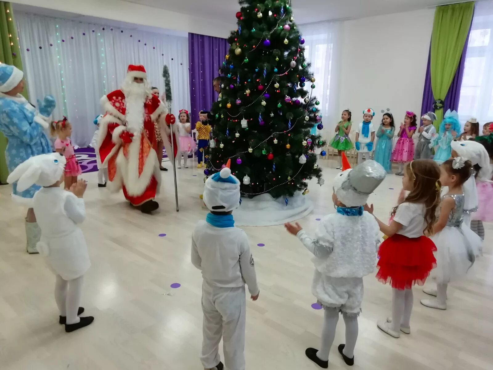 Сценарий новогоднего утренника в поисках разбитой снежинки