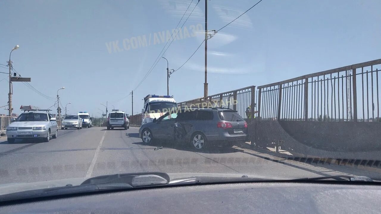 Дтп старый мост. Аварии на старом мосту астрахань. дтп астрахань старый мост. пробка на старом мосту астрахань сейчас. астрахань старый мост затор.
