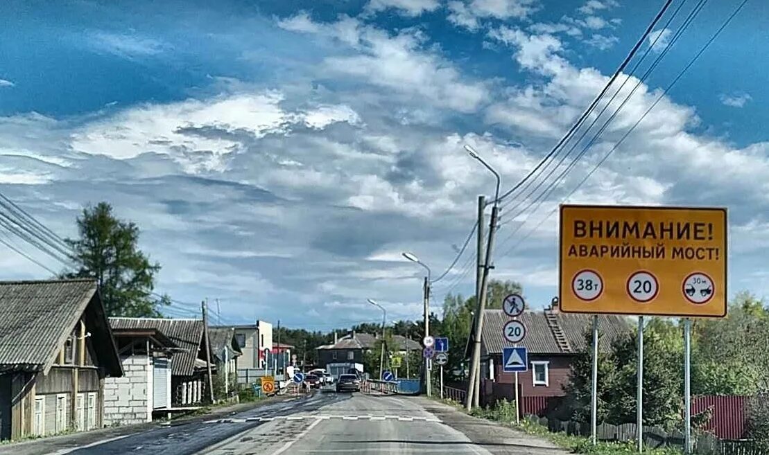 Включи деревянка. Поселок Деревянка Республика Карелия. Поселок Деревянка Петрозаводск. Мост через реку Деревянка Карелия. Река Деревянка Карелия.