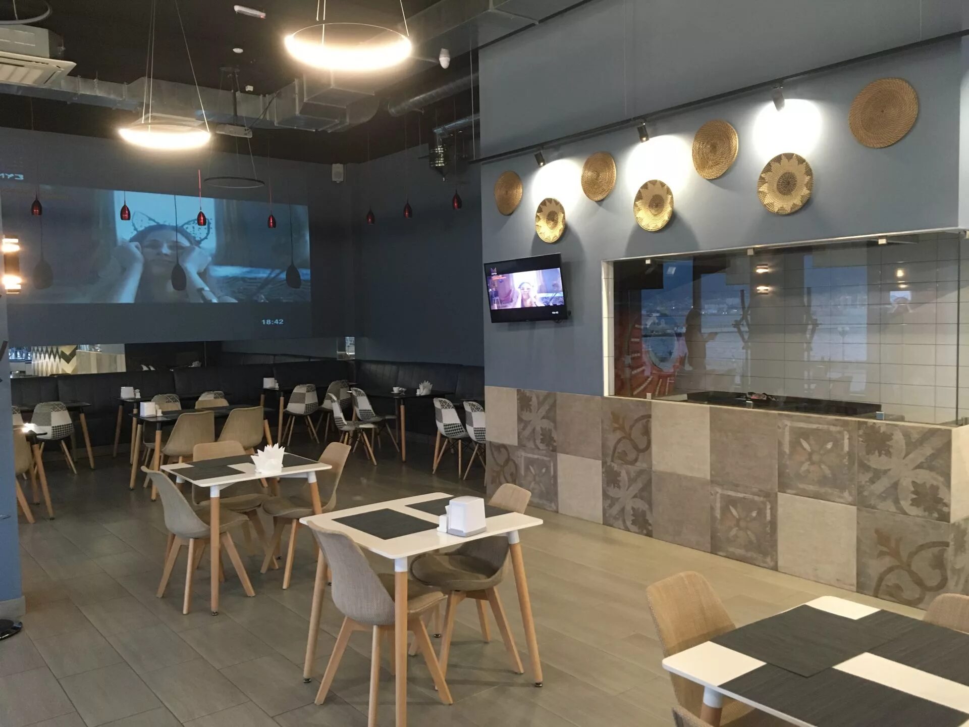 Барвиха лаунж сыктывкар. Форест сыктывкар кафе. Сыктывкар эжва кафе. Кафе енот сыктывкар. Авокадо сыктывкар кафе.