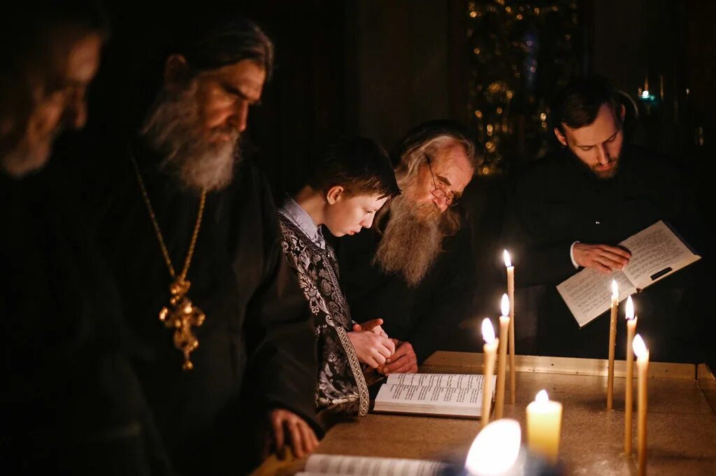 Совмещенный канон ко святому причастию. Религиозный пост. Три покаянных канона совмещенные слушать. Последование ко святому причащению. Три канона ко причастию совмещенные слушать.