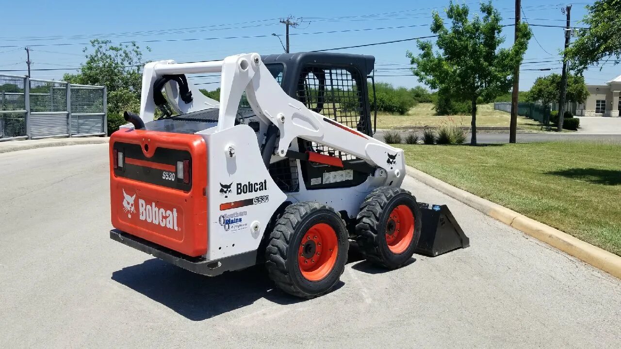 Bobcat вес. Мини-погрузчик Bobcat s530. Погрузчик Bobcat s770. Погрузчик Бобкэт s530. Бобкэт 530.