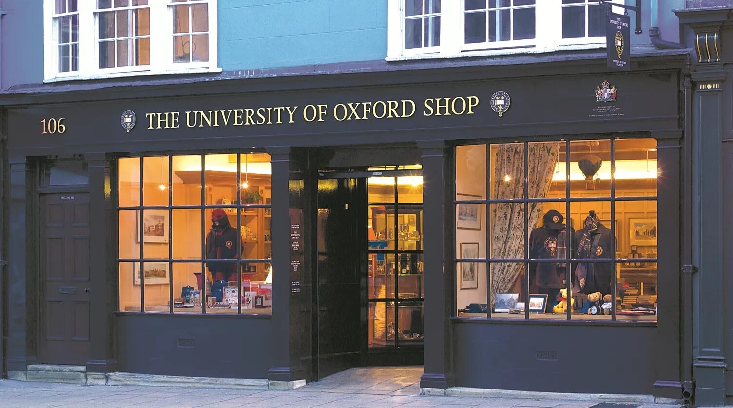 Oxford University одежда. Сувенир университет Оксфорд. Бостонский университет магазин. Shop shop магазин. Где находится shop shop