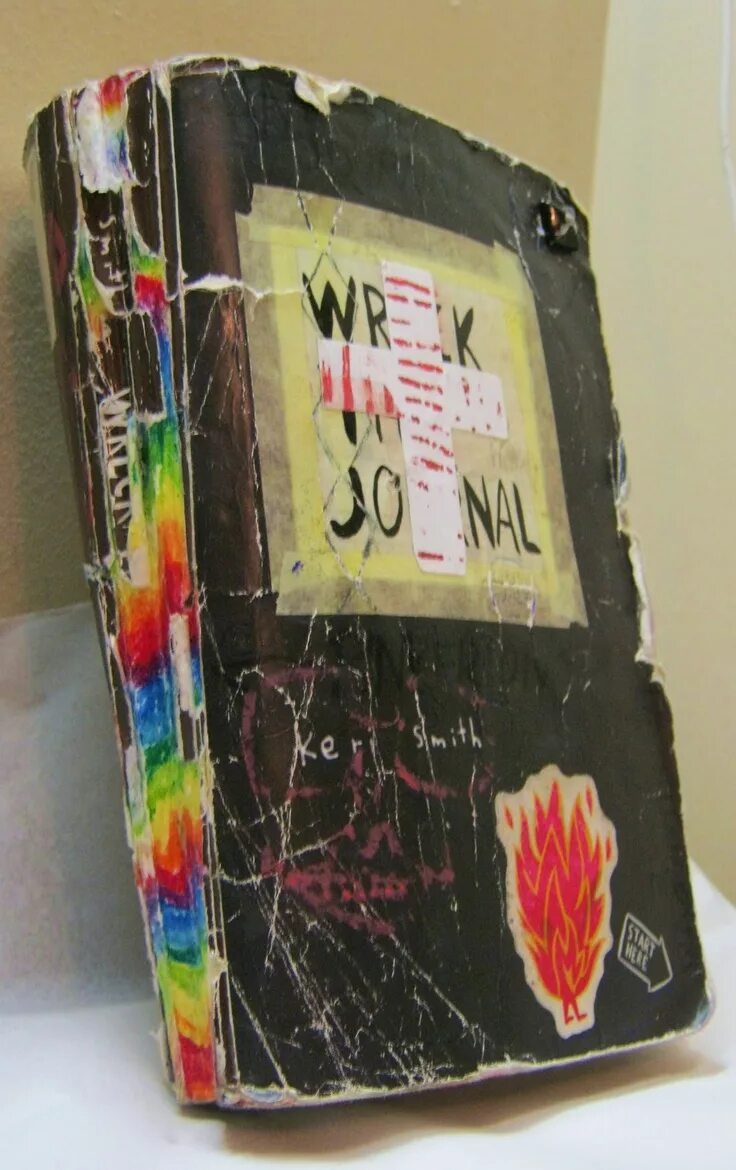 Идеи разделения тетрадки. Разбитый ноут. Тетрадь со слезами на листах. Треснутое стекло. Разбитая тетрадь.