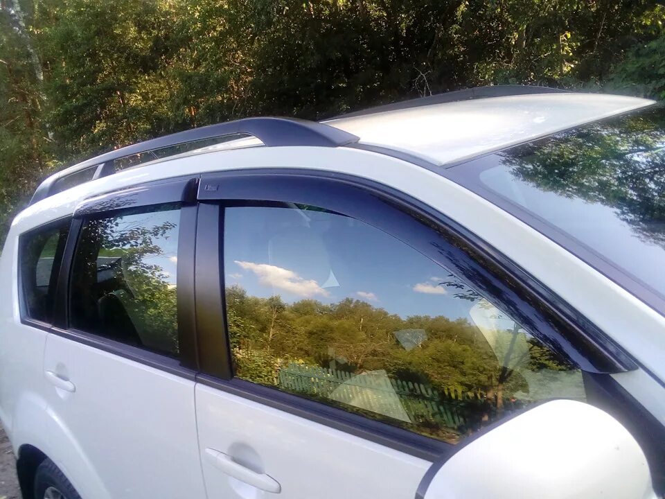 Дефлекторы митсубиси аутлендер 1. Дефлекторы аутлендер. Дефлекторы аутлендер. M43712cr cobra tuning. Дефлекторы на митсубиси аутлендер 2020.