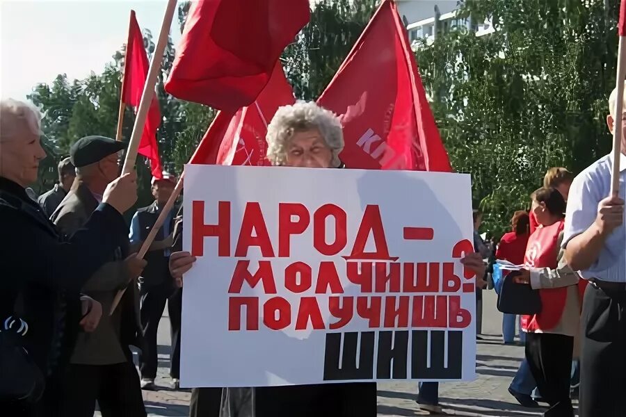 Чем больше человек молчит тем больше он начинает говорить разумно. Человек со склеиным ртом. Закрытый рот. Умение молчать. Народ молчит.