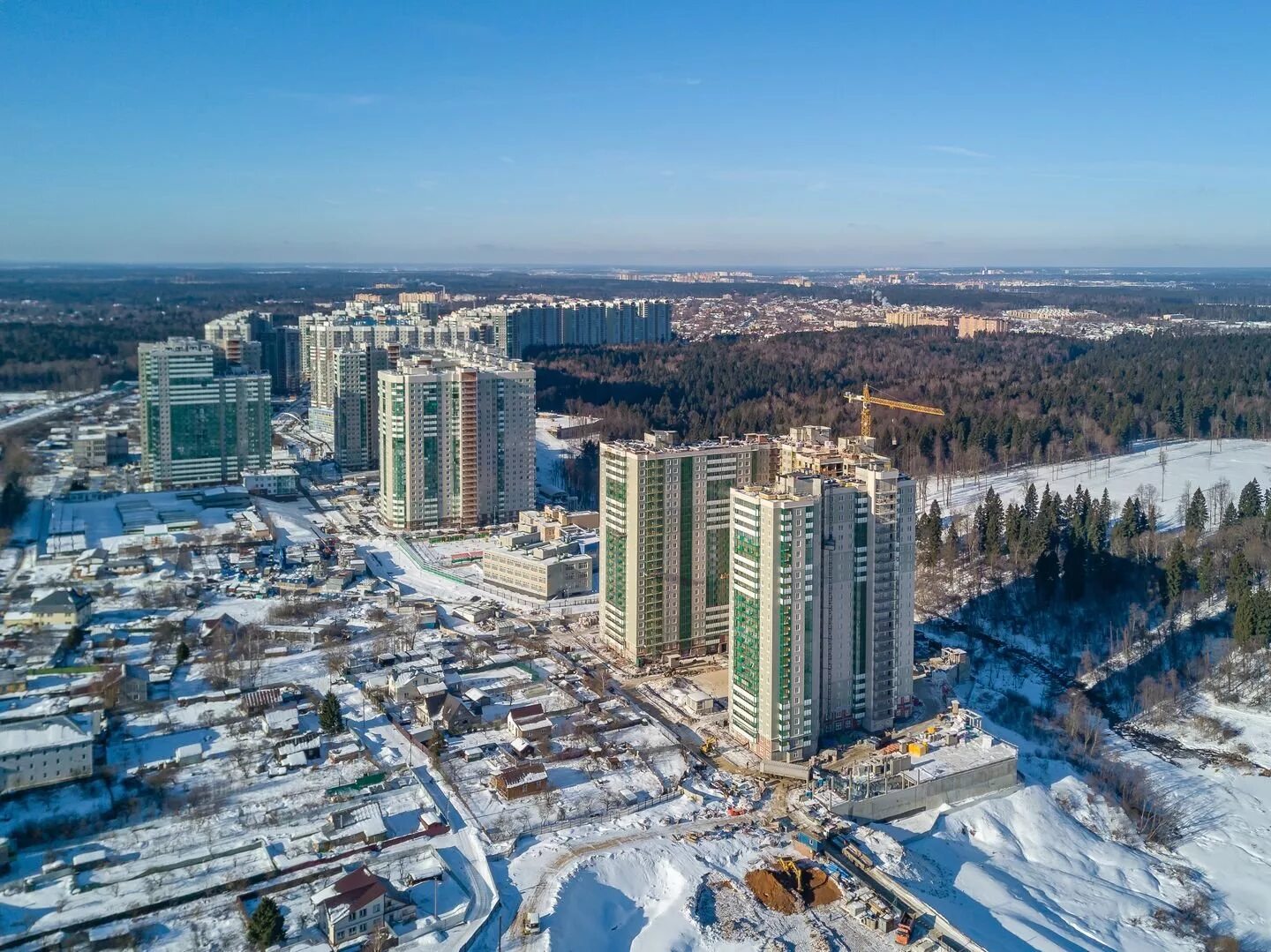 Красногорск жк изумрудные. Изумрудные холмы Красногорск. ЖК Изумрудные холмы. Москва Красногорский район изумрудный холмы. Парк Изумрудные холмы Красногорск.