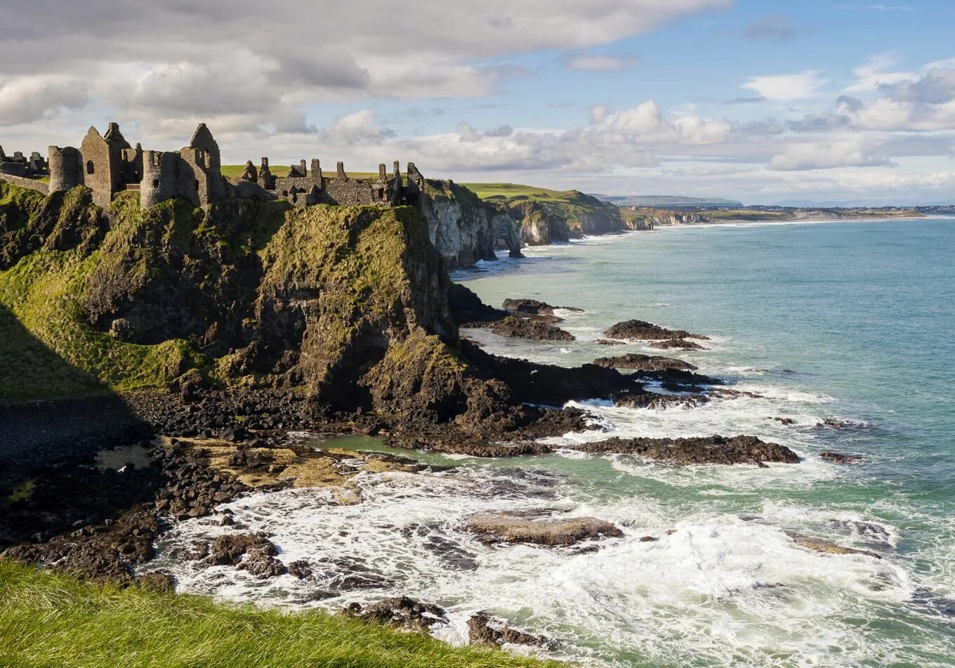Замок данлюс северная ирландия. В ирландию можно ли. Утёсы мохер достопримечательности ирландии. В ирландию можно ли. Ирландия мыс мохер.