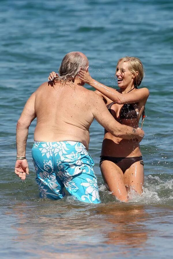 Анекдоты про неравный брак. Афоризмы про разницу в возрасте. Сколько папиков. Папик. Бен браун и джена бентли.