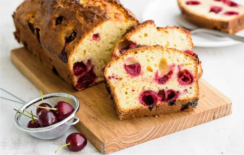 Кекс с вишней. Кексы маффины с черешней. Кексы с вишней и шоколадом. Кекс. Шоколадный кекс с вишней.