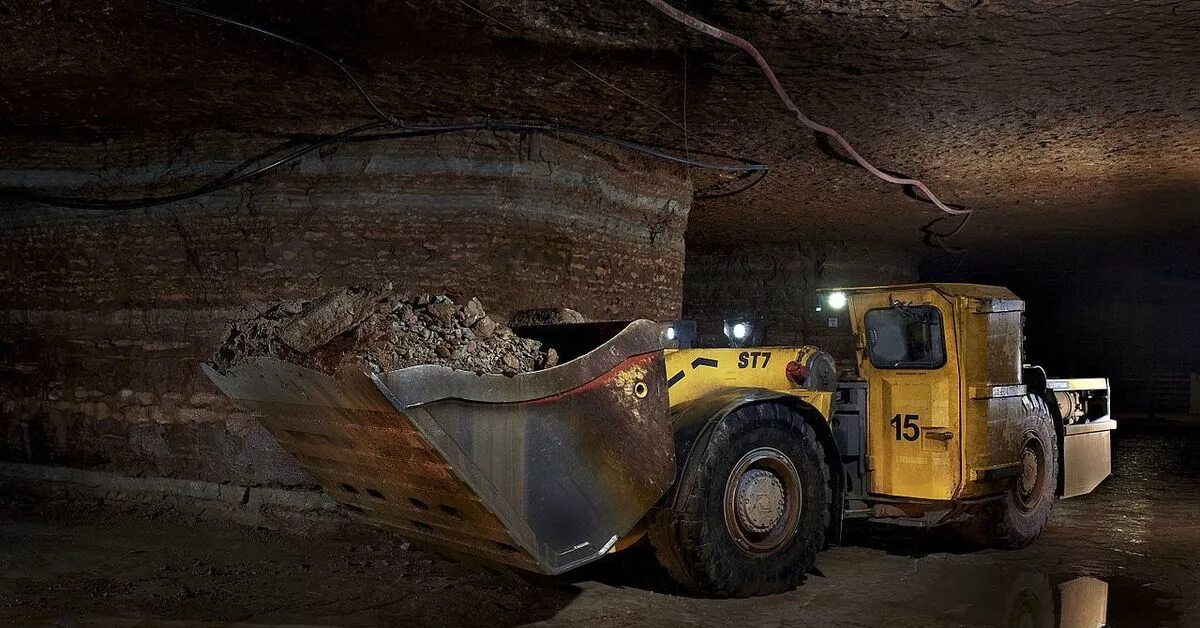 Шахтная техника. St7 пдм. Буровая машина sandvik dd321. Пдм epiroc st 14. Mt 336 самосвал шахтная техника.
