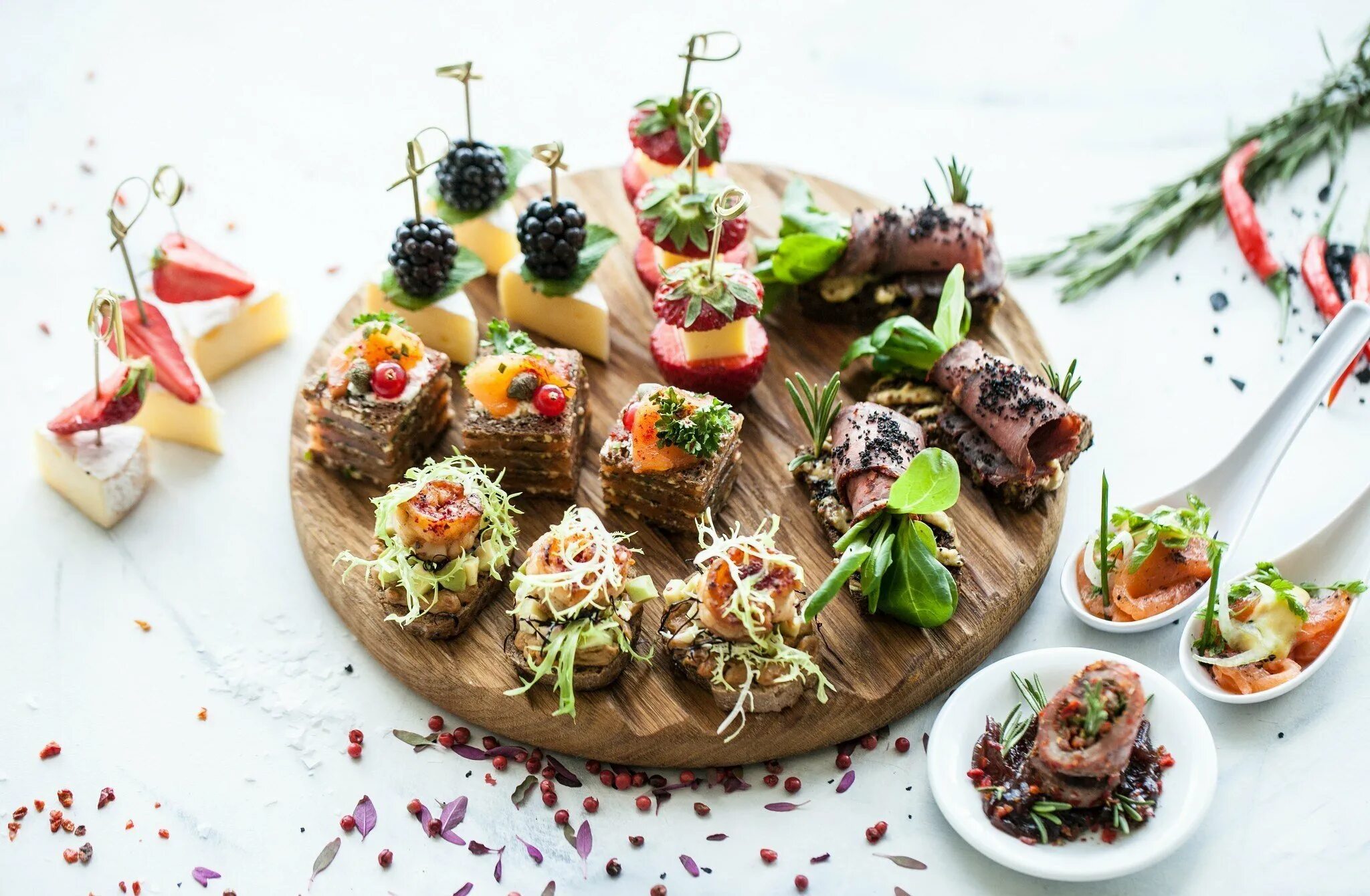 Мясной фуршет. Холодные закуски. закуски для фуршета. канапе. банкетные холодные закуски.