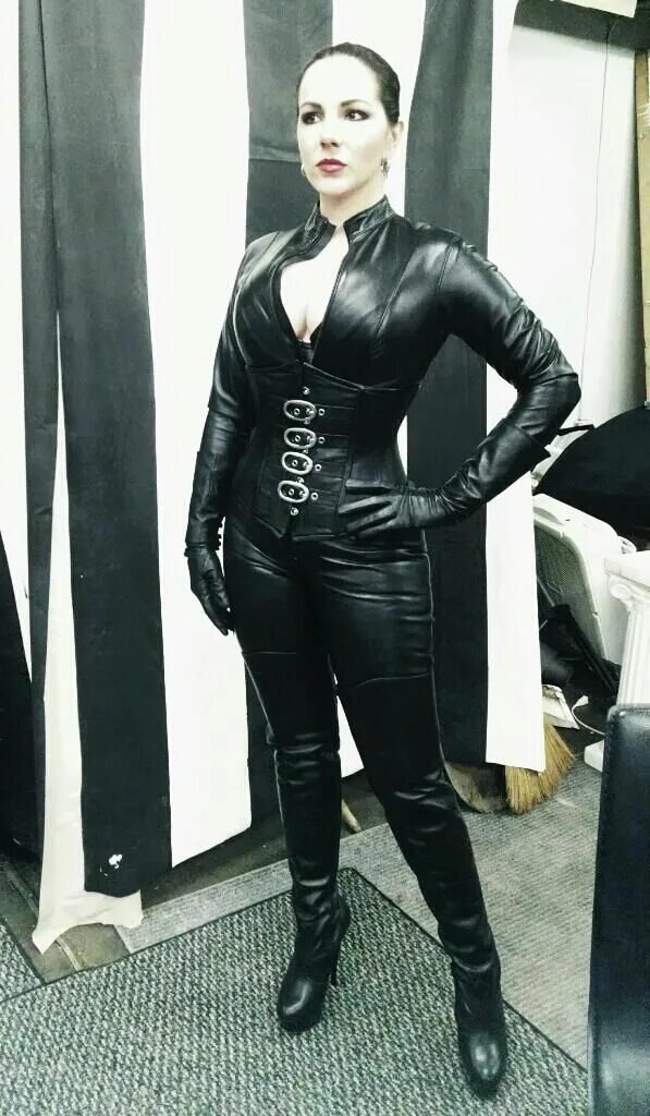 Goddess alexandra snow. Александра сноу. александра сноу alexandra snow раб. alexandra snow domina. журналист александра домина.