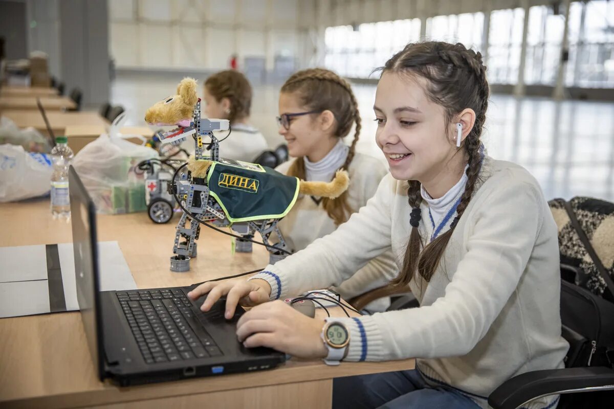 Квест по робототехнике для школьников. Юный робототехник. Мобильный кванториум. Военная робототехника. Роботовыставка челябинск2023.