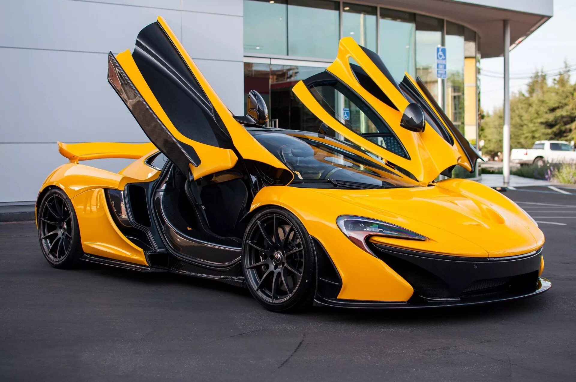 Т 20 телефон. Макларен т20. MCLAREN p1. Суперкар MCLAREN p1. MCLAREN p1 2013.