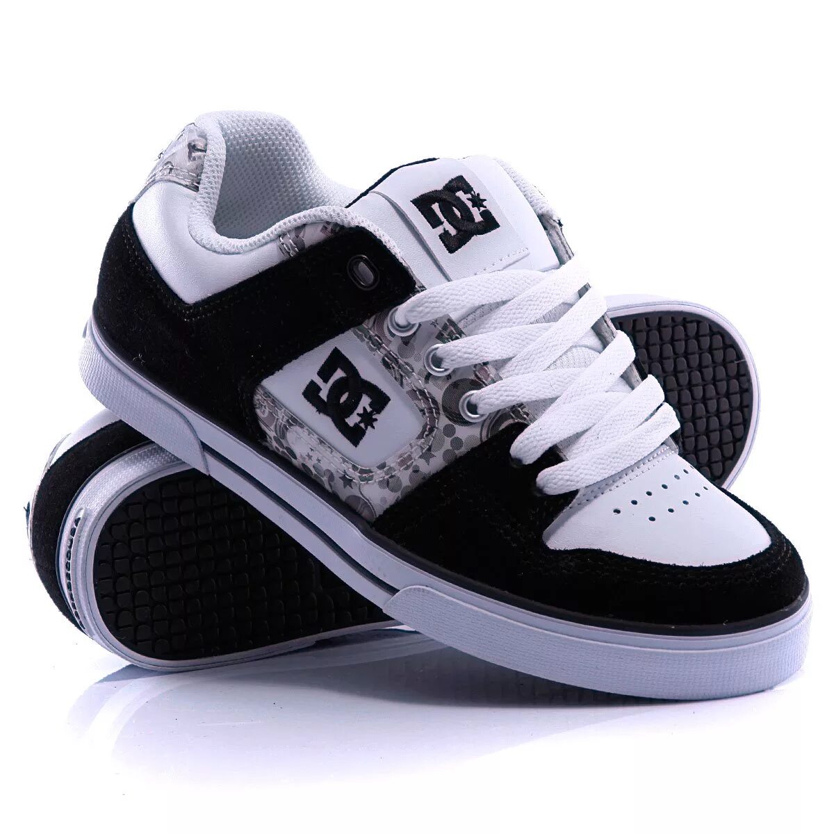 Dc white. Скейтерские кроссовки DC Shoes. Скейтерские кеды DC женские. Скейтерские кеды DC 2007. Кеды ДС шуз женские.