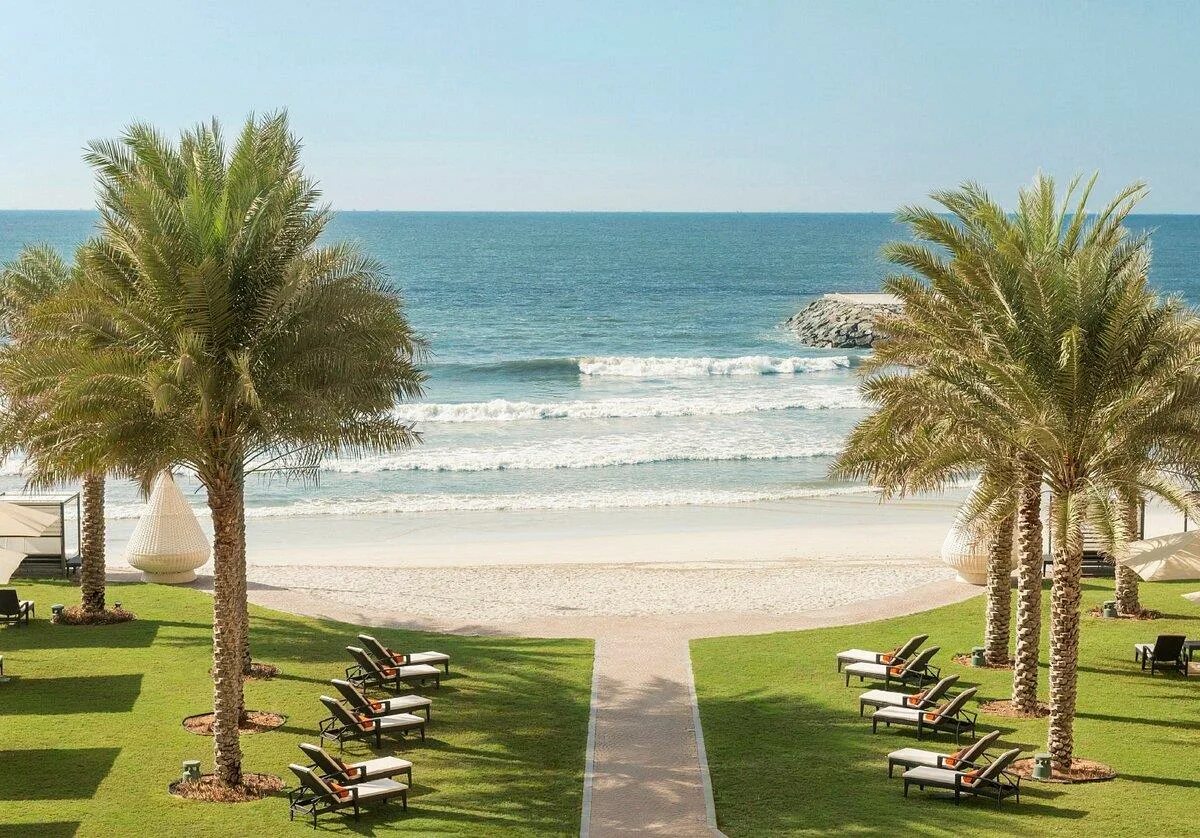 Bahi ajman оаэ. Аджман палас отель. Дубай аджман палас. Эмираты пляж аджман отель. Бахи аджман палас отель эмираты.