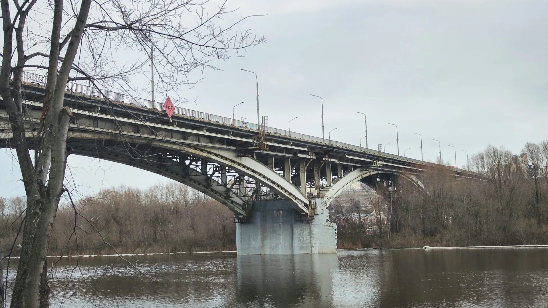 Танцующий мост в волгограде. Играли роль моста. Играли роль моста. Играли роль моста. Мост акаси в японии.