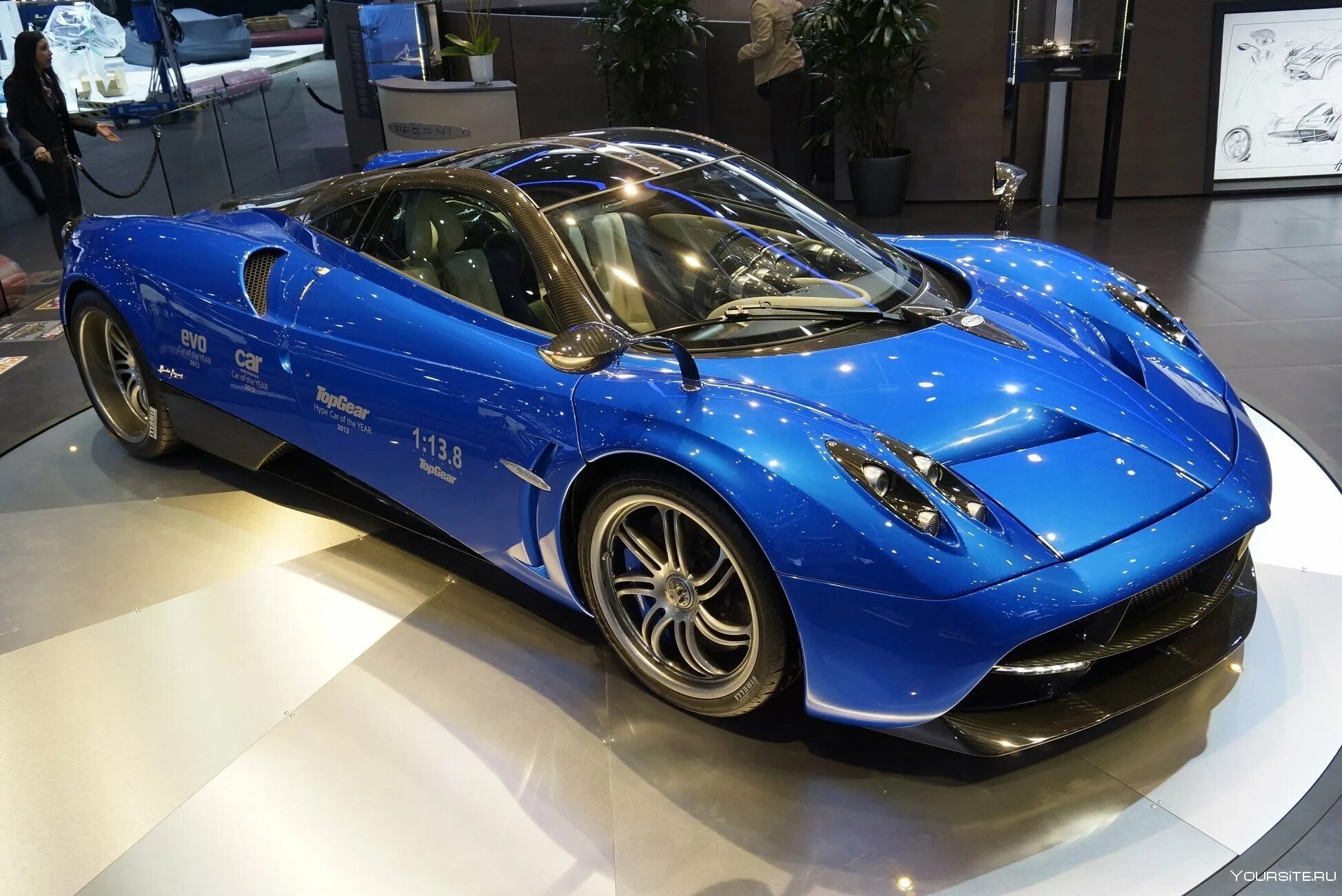 Недорогое качественное авто. Спорткар Pagani Huayra. Pagani Huayra Blue. Pagani Huayra трансформеры. Пагани Уайра 2022.