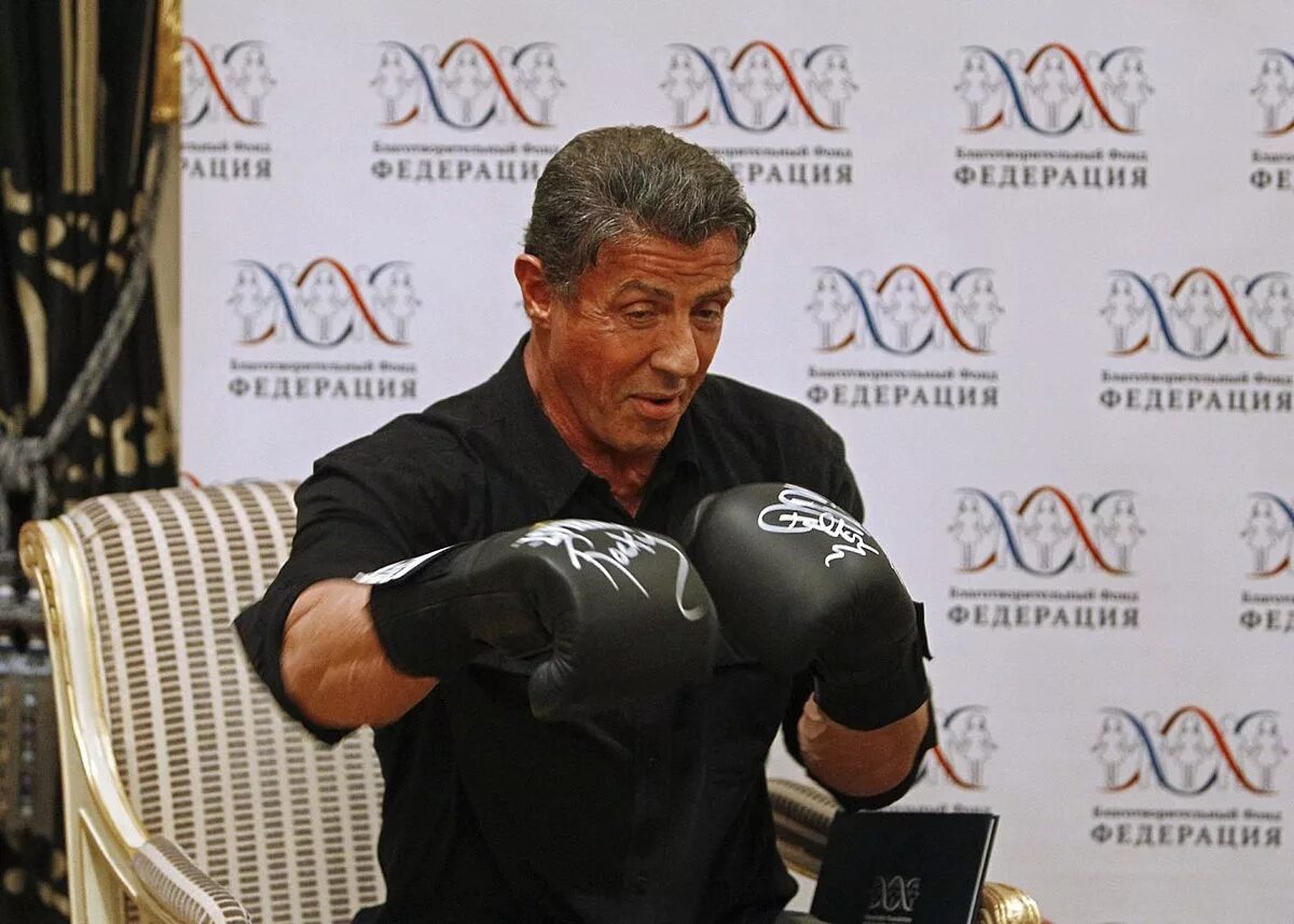 Сильвестр сталлоне рокки 6. Сильвестр сталлоне рокки. Сталлоне про бокс. Сильвестр сталлоне рокки бальбоа. Сталлоне рокки после боя.