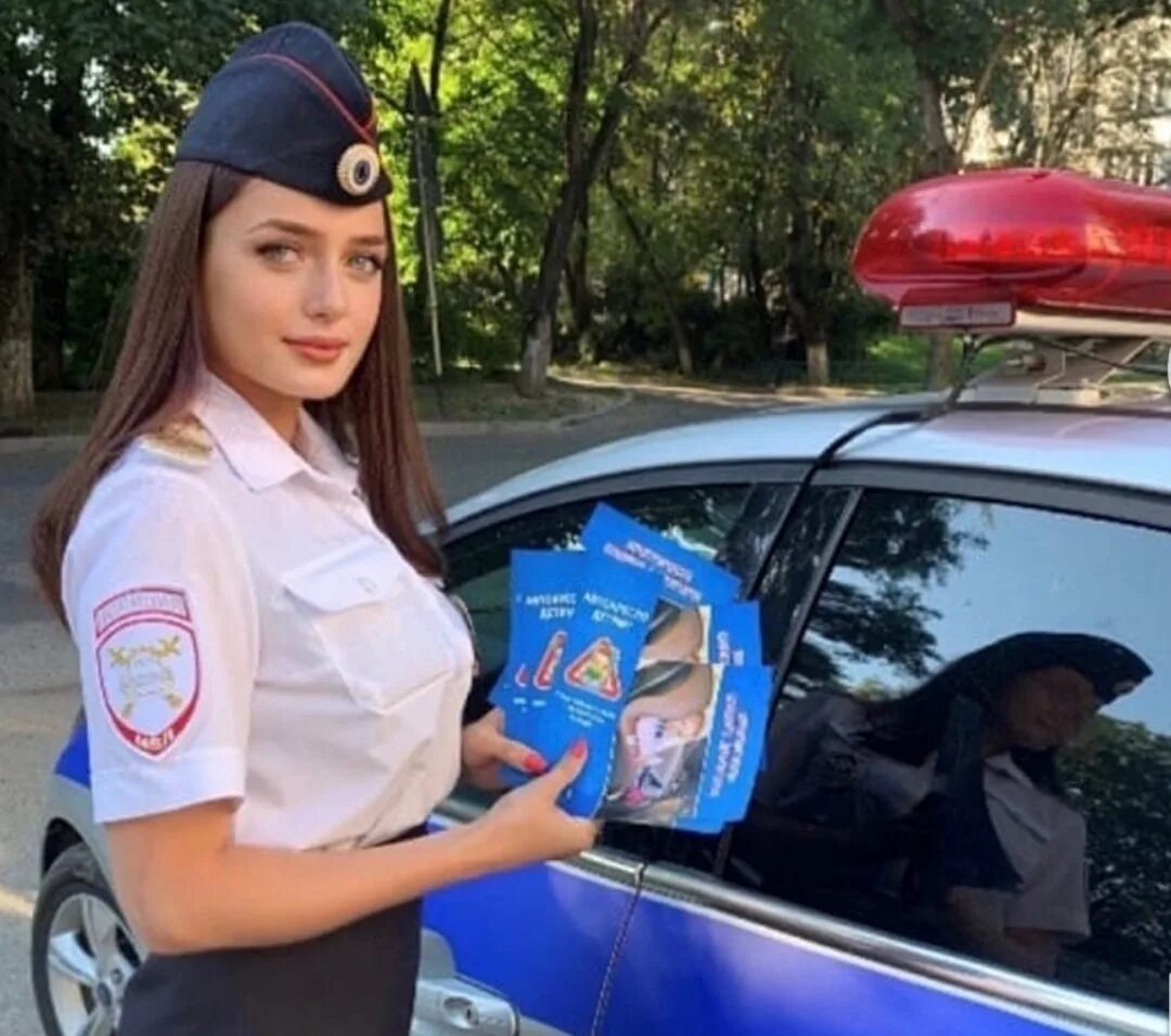 Дпс при исполнении. Сотрудница гибдд. автоинспекция работники девушки. сотрудница госавтоинспекции. красивая сотрудница дпс.