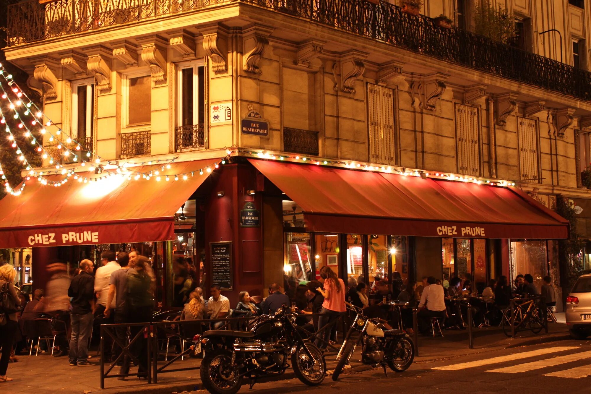 Кофейня в париже читать. Chez gabrielle, париж. ресторан chez marcel paris. cafe de paris в париже. париж кафе на улице.