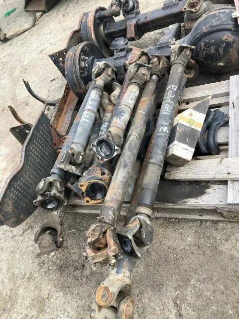 Кардан зил 131 задний. Карданный вал 131-2202011. Кардан задний вом зил 131. Меж мрмтовой кардан зил 131. Кардан зил 131.