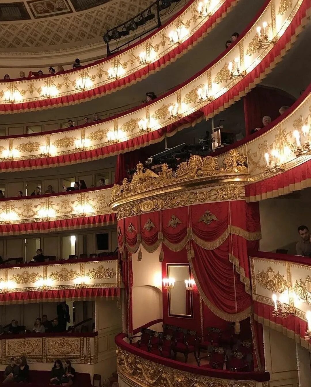 Александринский театр санкт-петербург островского 6. Петербургский мариинский театр. 1832 г. Мариинский театр санкт-петербург зал. Мариинский театр санкт-петербург 2 ярус.