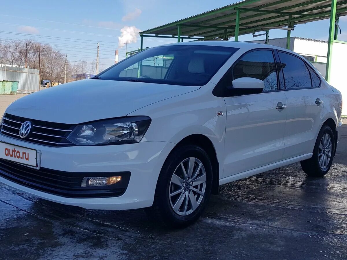 Вместимость фольксваген поло. Volkswagen polo bluemotion. 6 at белый. 205/50 r16 поло седан. Вместимость фольксваген поло.